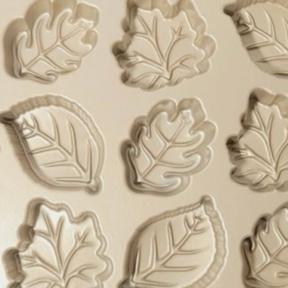 Nordic Ware Non-Stick Thick Aluminum Cakelet Pan Williams Sonoma  Baking bake - Picture 5 of 7